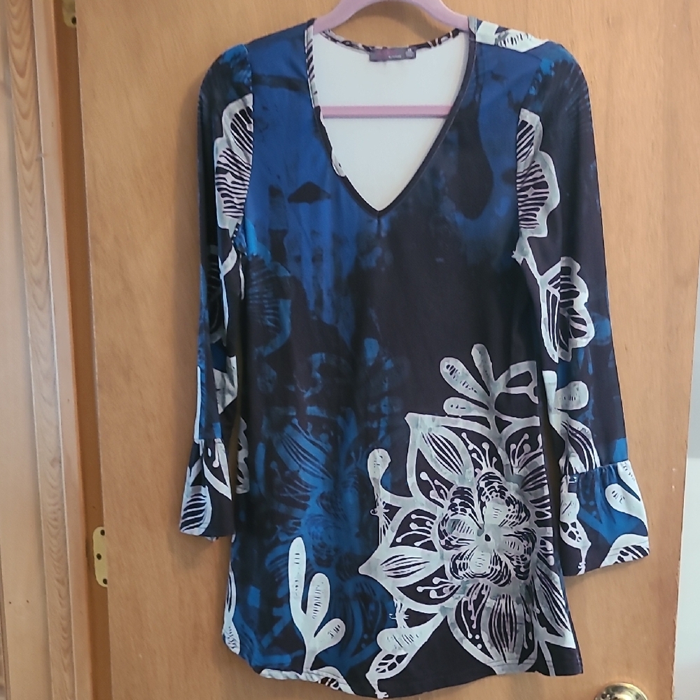 Elegant Blue and Black Floral V-Neck Tunic